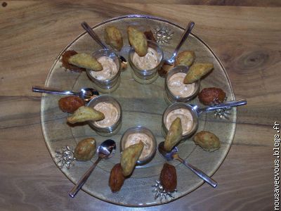 Apéritif, plein de petites madeleines salées et ses verrines